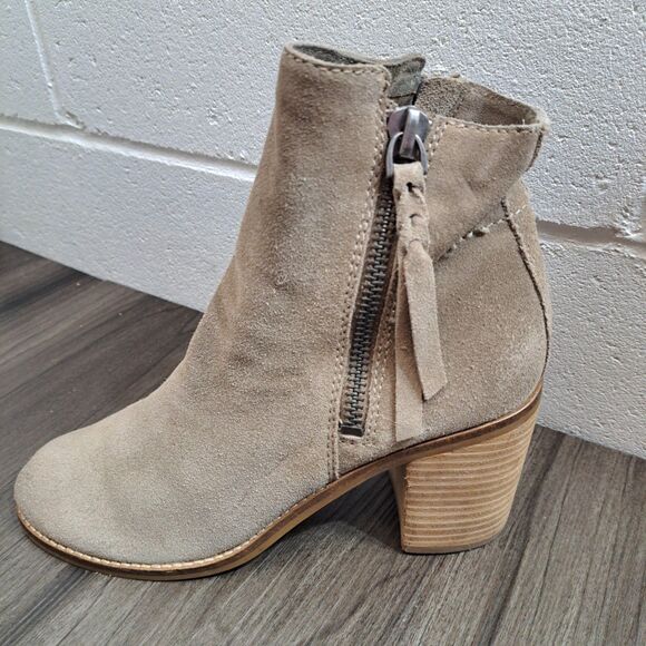 Dolce Vita Western Boots, Gray Ankle Suede Booties 3.5" Heel Women's Size 9.5M - Picture 1 of 8